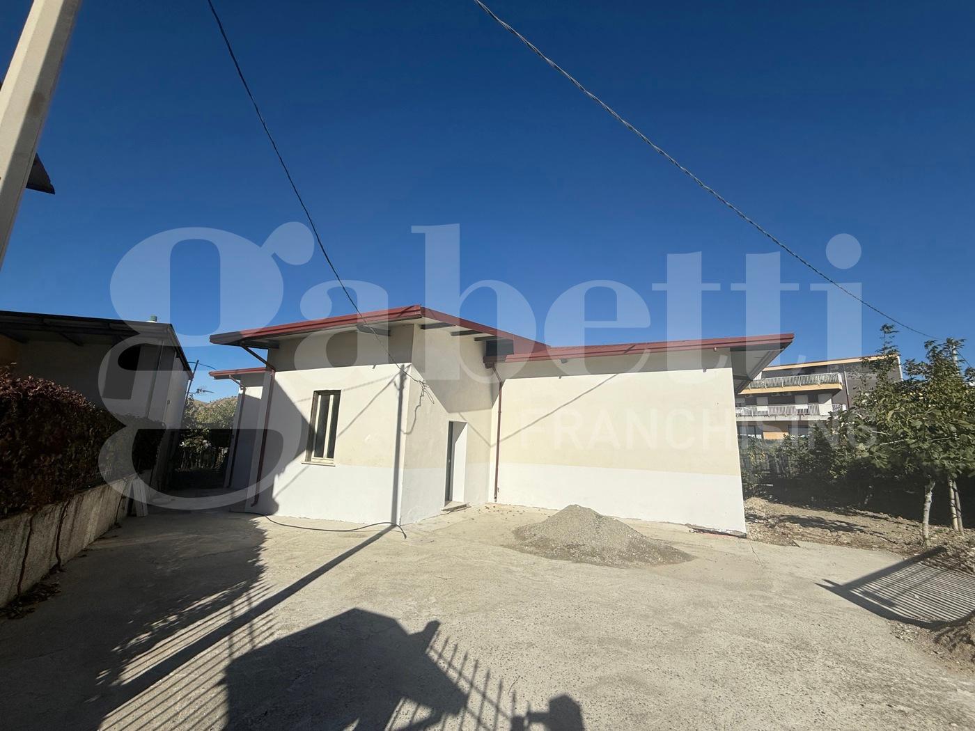 Casa indipendente in Viale Magna Grecia 128/B, Catanzaro