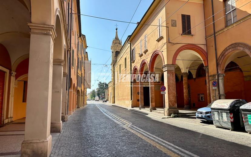Monolocale in Via Santo Stefano, Bologna