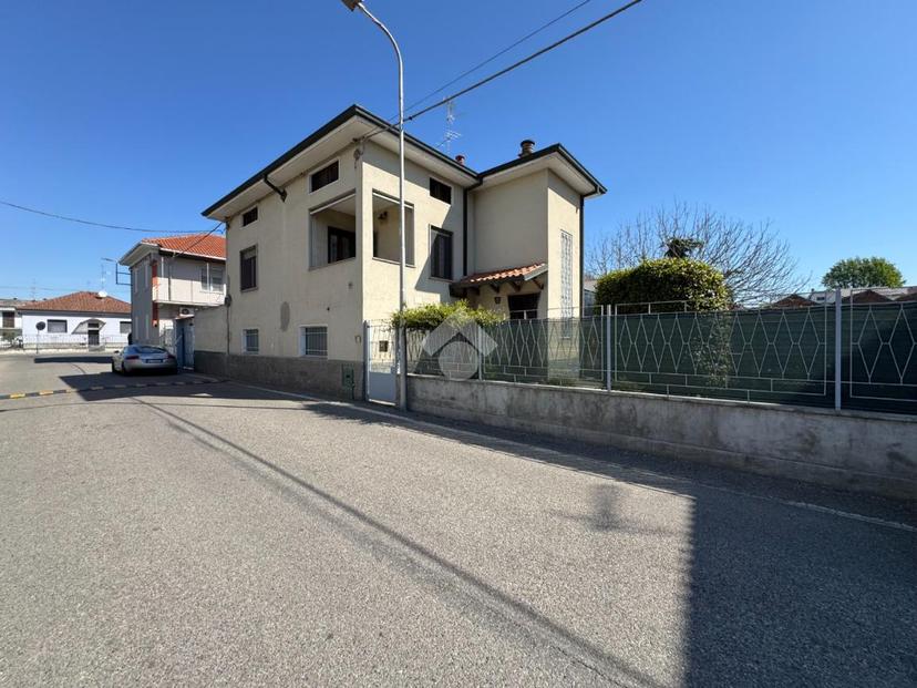 Villa in Via G. Carducci 59, Cameri — foto 2 di 5