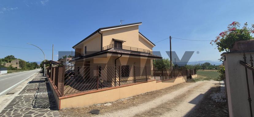 Villa in Volturno 21, Ruviano — foto 3 di 5