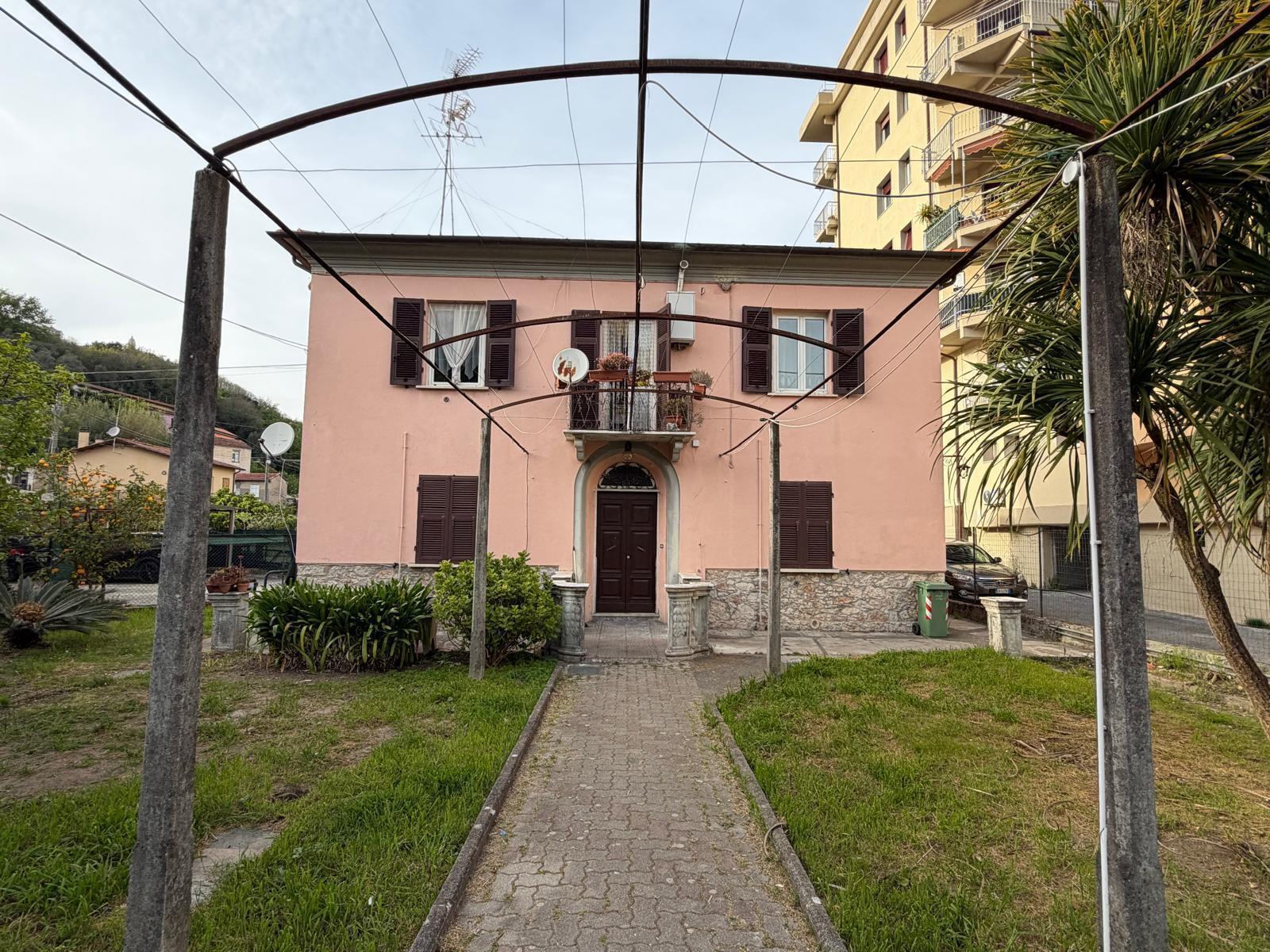 Villa a schiera, Arcola