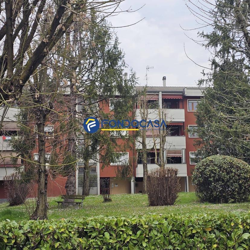 Trilocale in Papa Giovanni XXIII 3, Carnate — foto 2 di 5