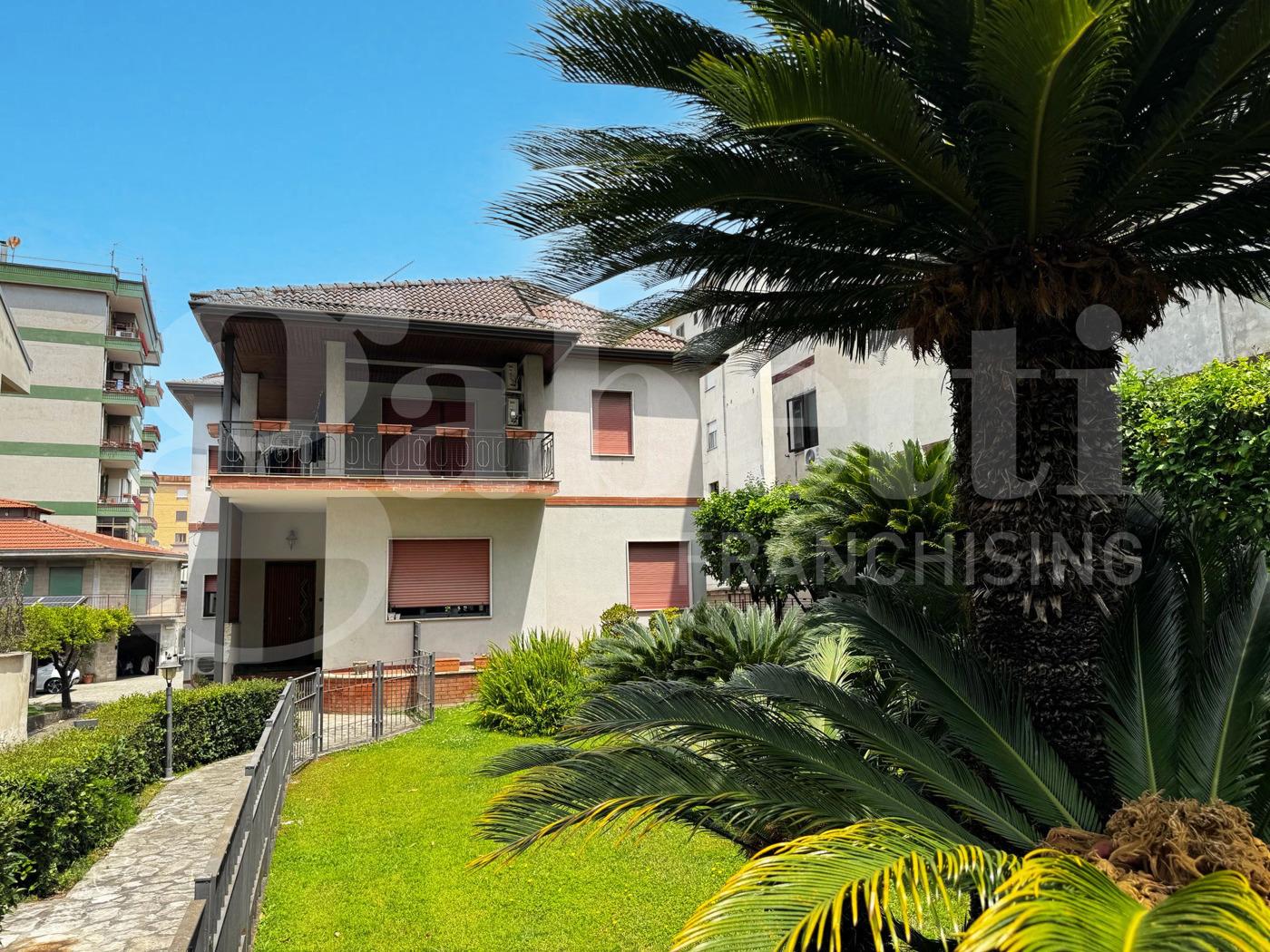 Villa bifamiliare in Via Alcide De Gasperi, Santa Maria Capua Vetere