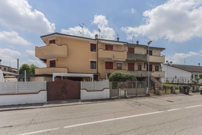 Villa a schiera in Via Aldo Moro 31, Terre del Reno
