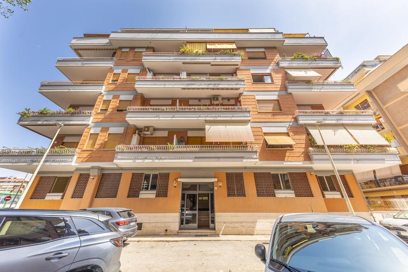 Trilocale in Via Salvatore Denti di Piraino 12, Roma