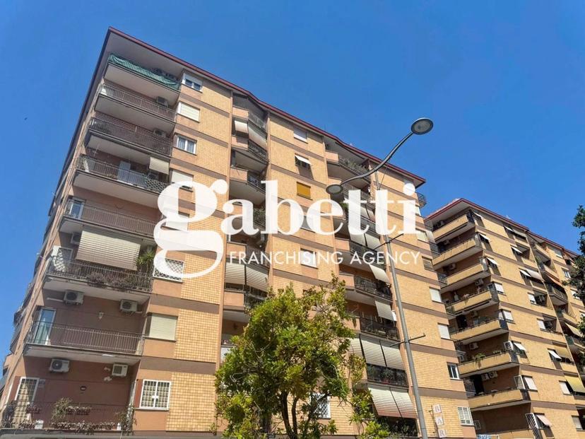 Trilocale in Viale Agosta  15, Roma