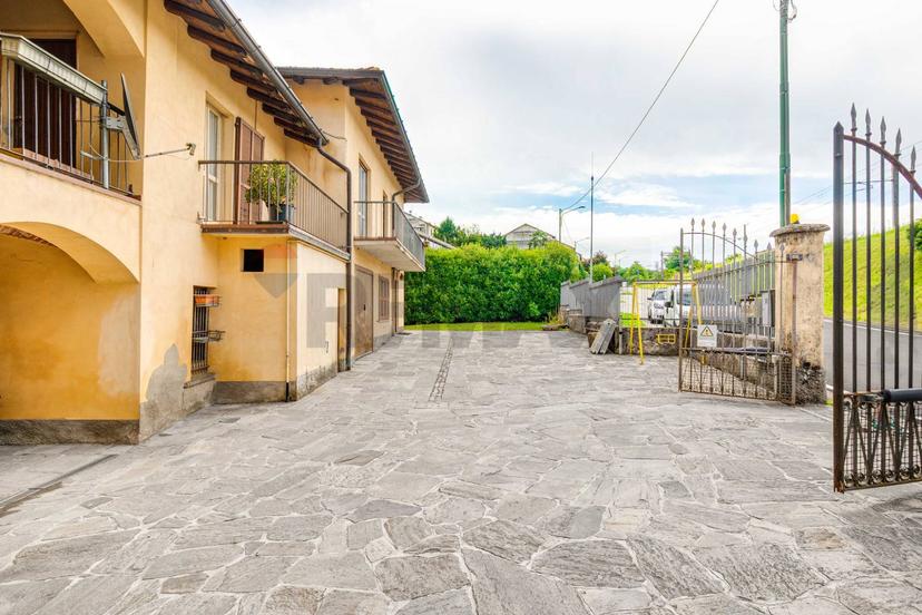 Trilocale, Barasso