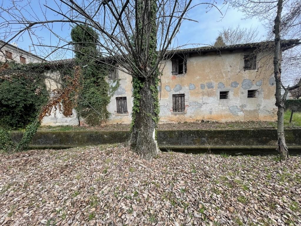 Casa indipendente, Giavera del Montello