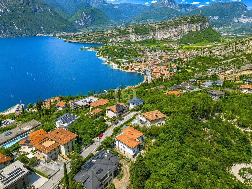 Villa trifamiliare in Via delle Busatte 52, Nago-Torbole — foto 3 di 5