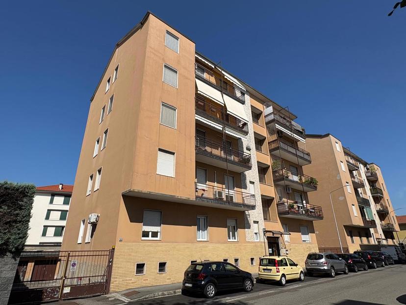 Trilocale in Via Bellini 19, Magenta