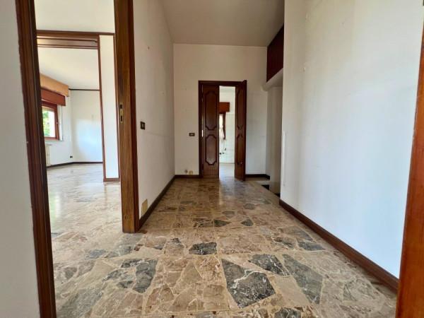 Villa in Via Oneda 23, Sesto Calende