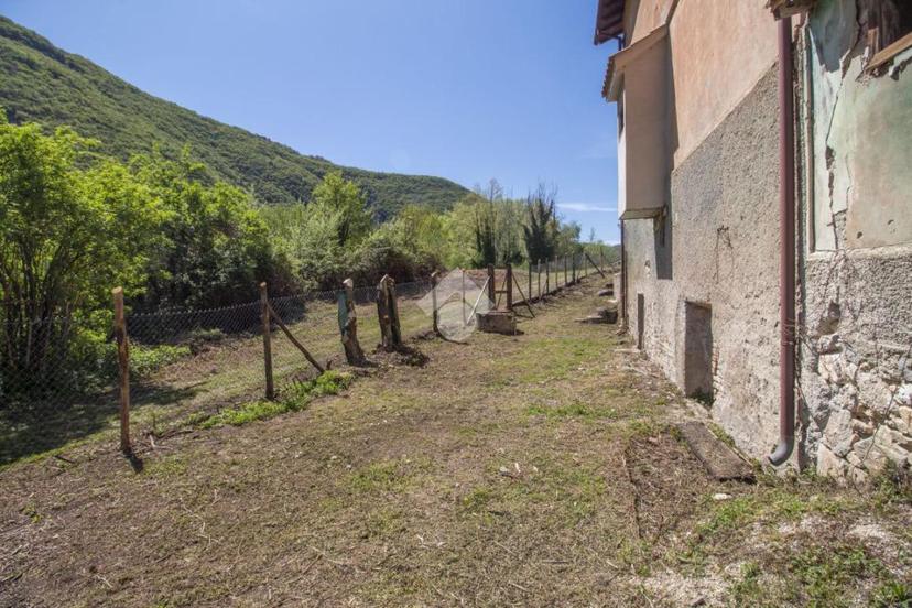 Rustico in Via Sorgenti del Peschiera, Castel Sant'Angelo — foto 2 di 5