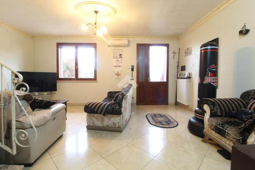 Villa a schiera in Borgo di Santa Maria in Portiolo, Bagnolo in Piano — foto 4 di 5