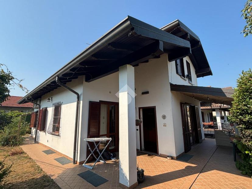 Villa in Via Sottoronco 1, Varallo Pombia