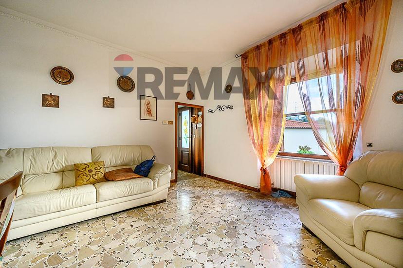 Trilocale in Piazza Mazzini 14, Rosignano Marittimo — foto 2 di 5