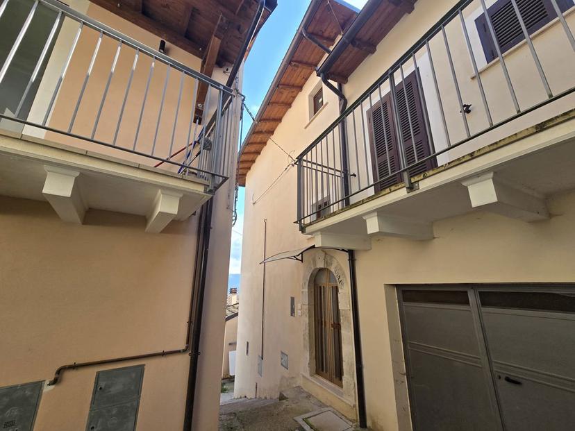 Casa indipendente in Via della Montagna - Bagno Snc, L'Aquila — foto 3 di 5