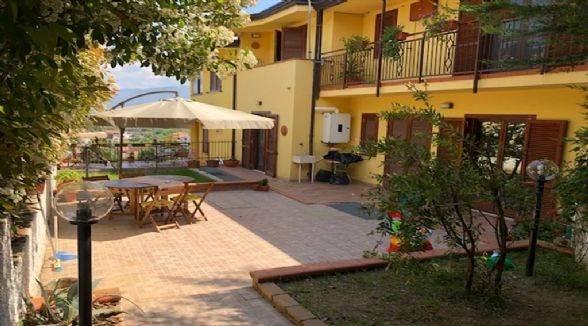 Villa bifamiliare in Via Leonardo da Vinci, Mendicino — foto 2 di 5