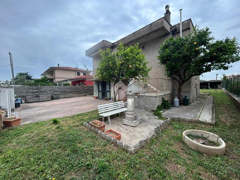 Casa indipendente in Via Catanzaro 15, Aprilia — foto 3 di 5