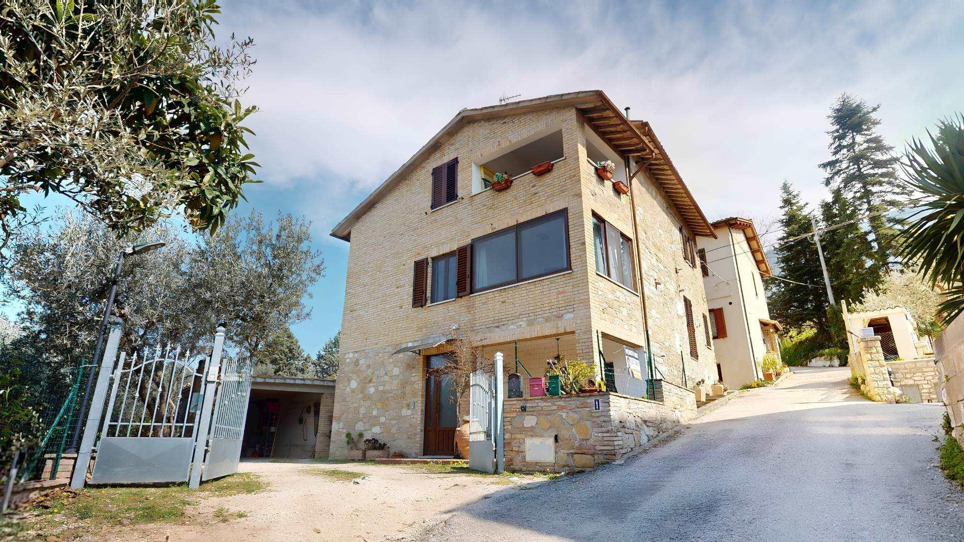 Casa indipendente in Via Fosso Rosceto, Assisi