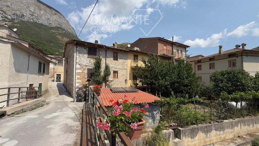 Casa indipendente, Scheggia e Pascelupo — foto 5 di 5