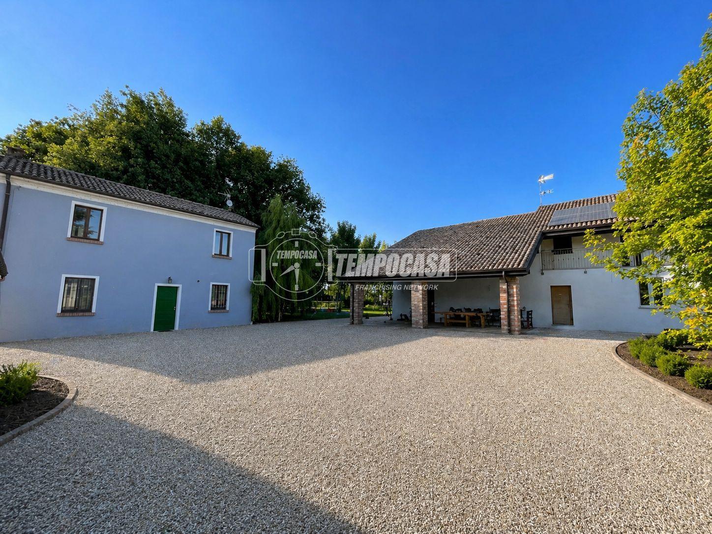 Villa in Via 4 Novembre, Corana