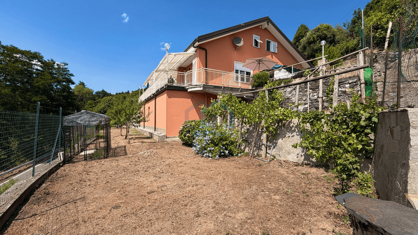 Villa bifamiliare in Frazione San Giovanni Località Rocca 4, Stella — foto 2 di 5