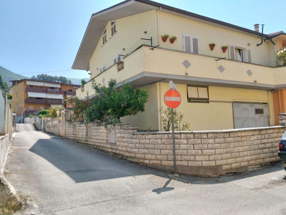 Villa in Via Fratelli Rossellini 5, Bussi sul Tirino