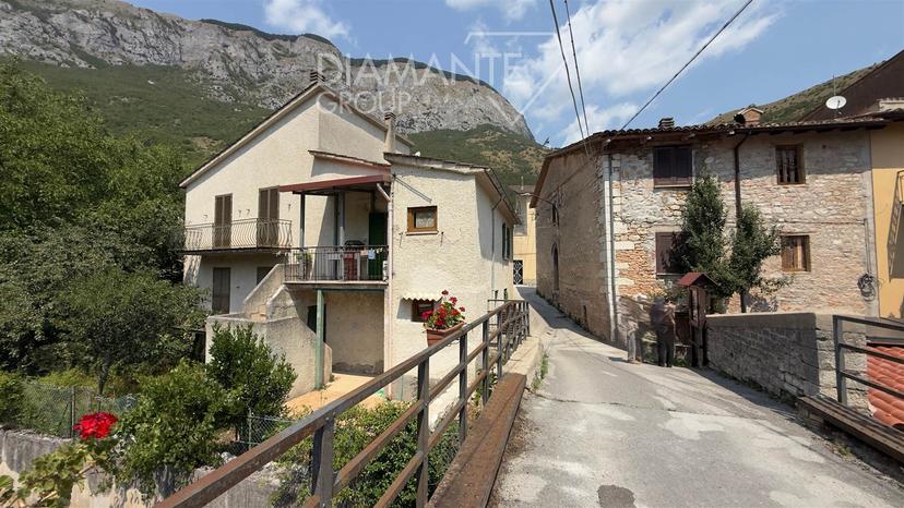 Casa indipendente, Scheggia e Pascelupo — foto 3 di 5