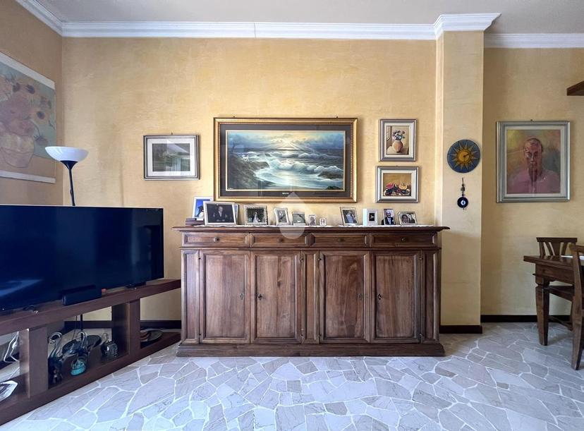 Trilocale in Via Mazzini 26, Carugate