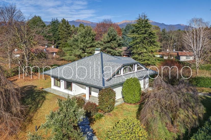 Villa in Via per Montorfano, Capiago Intimiano — foto 3 di 5