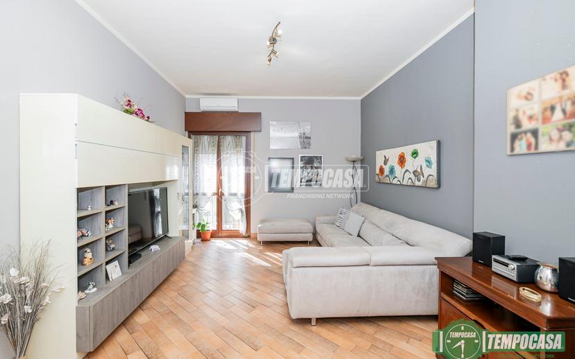 Trilocale in Via Dante 11, Tavazzano con Villavesco — foto 4 di 5