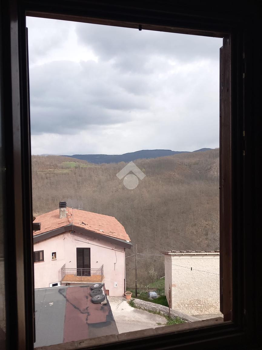 Casa indipendente in Località Apagni, Sellano
