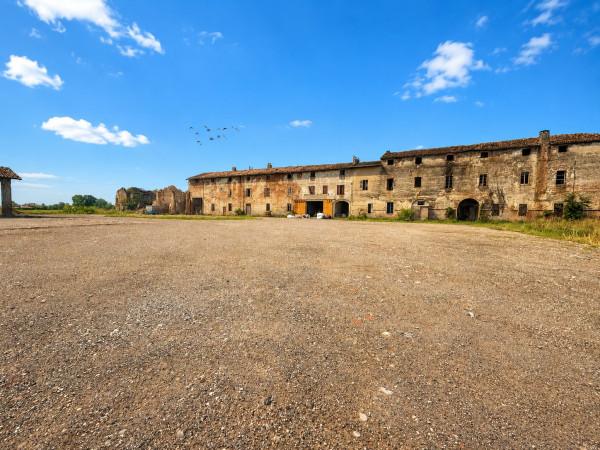 Cascina in Via Vittorio Alfieri, Piacenza — foto 2 di 5