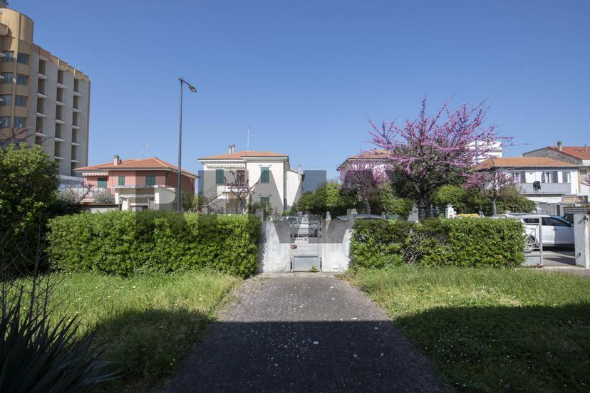 Casa indipendente in Viale Giosuè Carducci 128, Mondolfo — foto 3 di 5