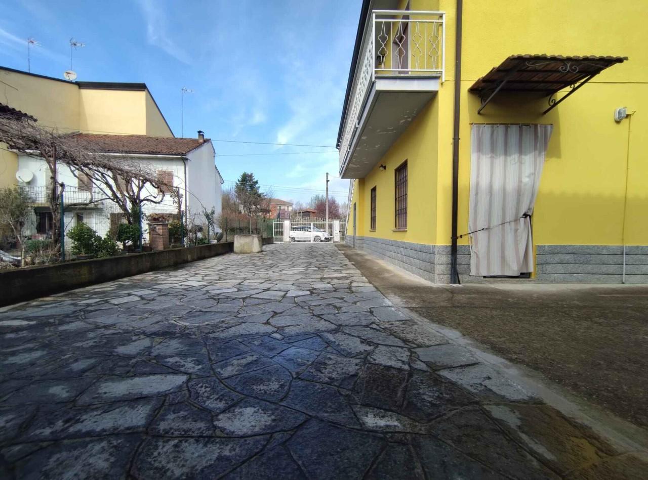 Villa a schiera, Masio