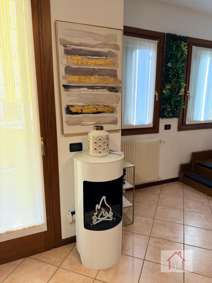 Appartamento in Via Europa, Giavera del Montello