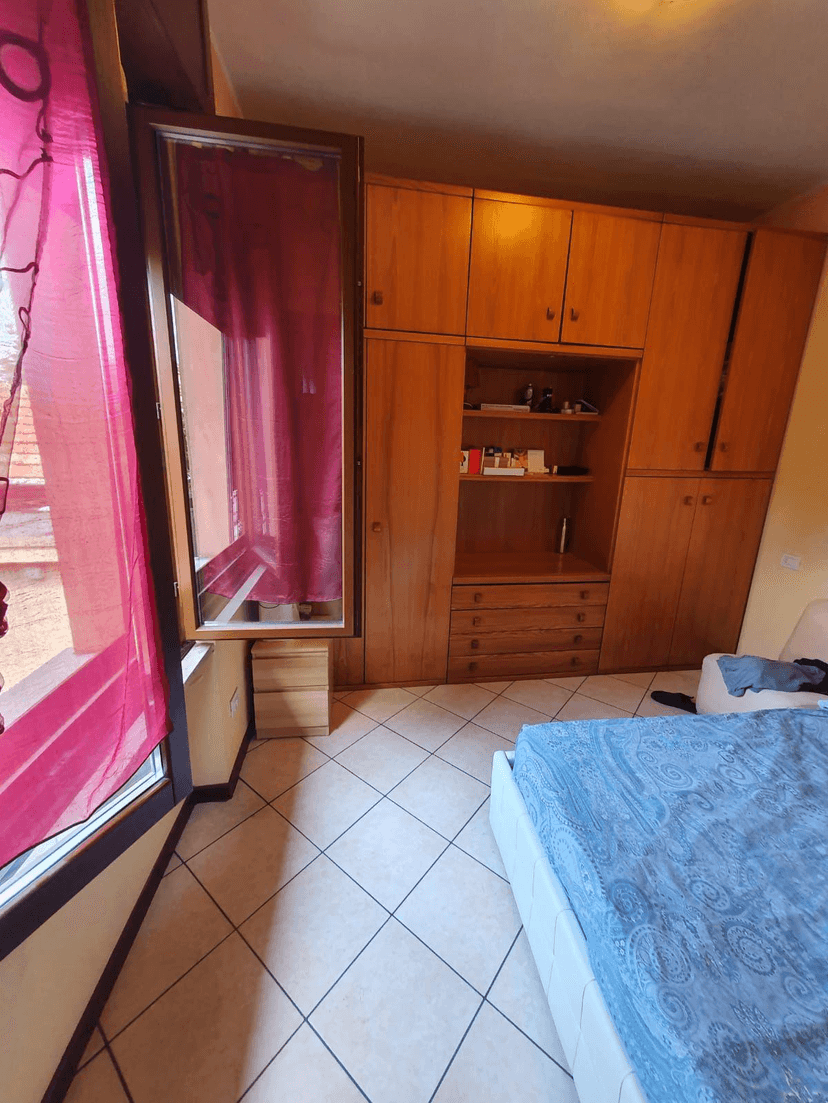 Stanza in appartamento in Via Alcide De Gasperi, Biassono