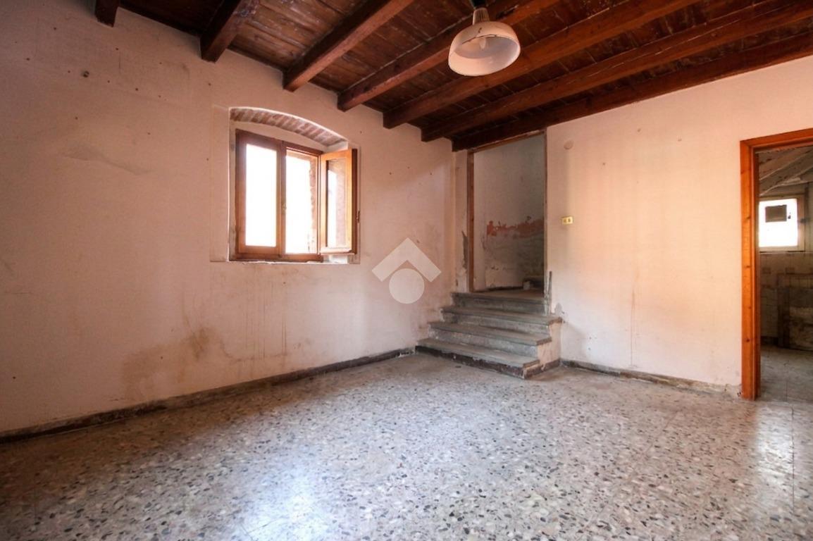 Casa indipendente in Via Don Pietro Guindani 10, Dello