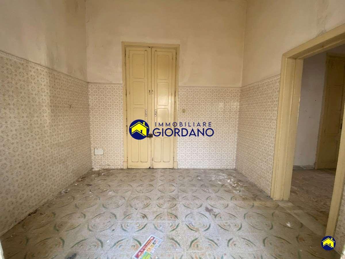 Casa indipendente in Via Rubichi Angolo Via Morelli, Squinzano