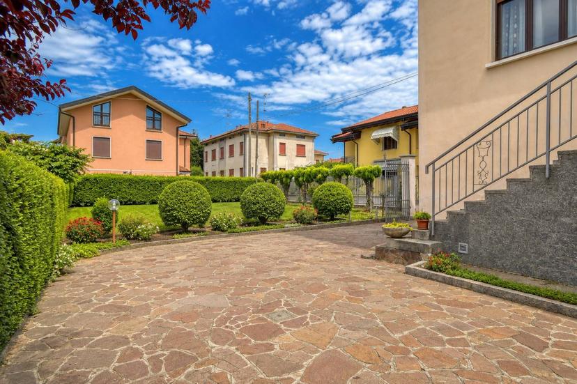 Casa indipendente in Via Anna Frank, Carnago — foto 2 di 5
