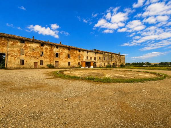 Cascina in Via Vittorio Alfieri, Piacenza — foto 3 di 5