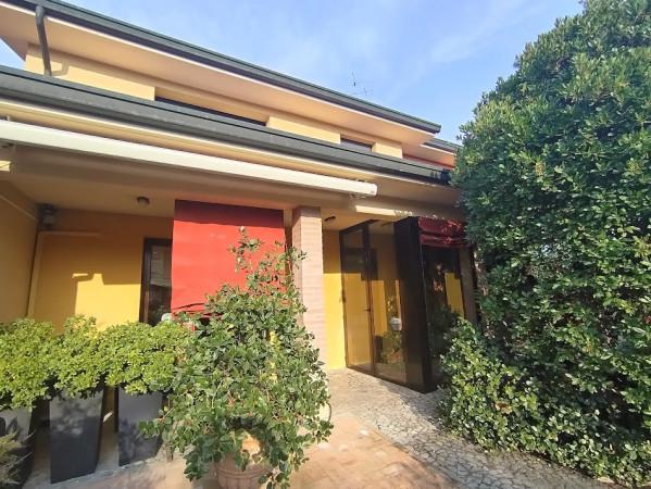 Villa bifamiliare in Via Sandro Pertini, Alfonsine