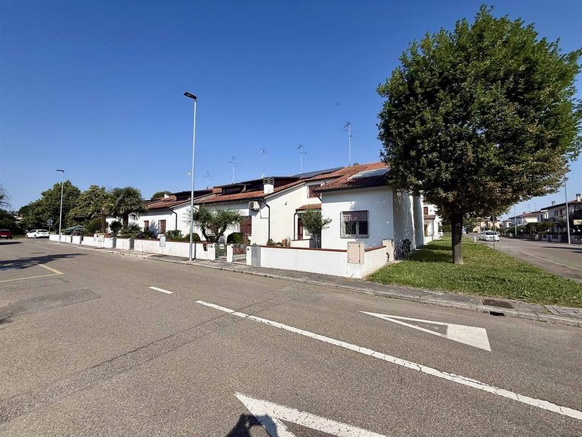 Villa a schiera in Via Caduti nei Lager 27, Alfonsine — foto 3 di 5