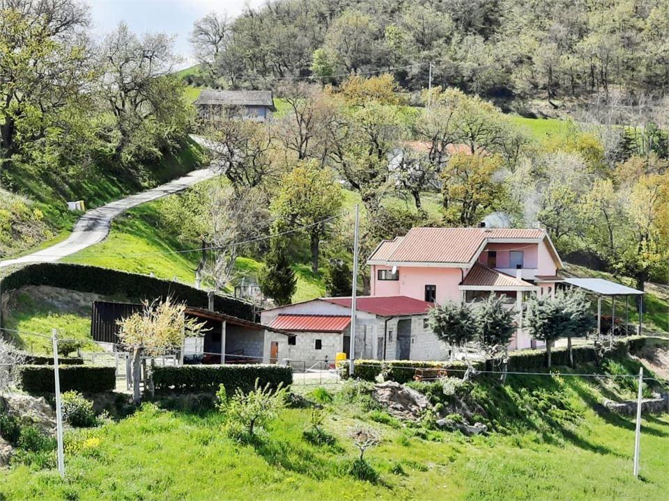 Villa in C.da Valloni 38, Castiglione Messer Raimondo