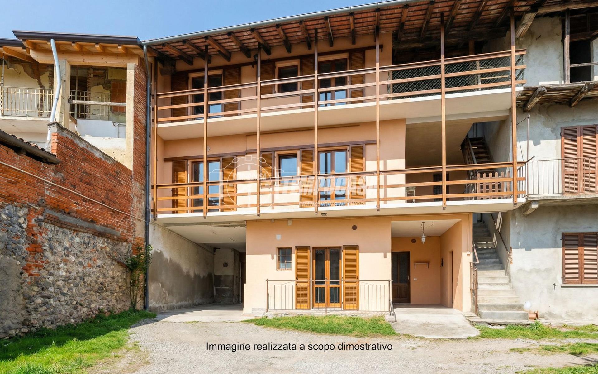 Casa indipendente in Via Roma, Agrate, Agrate Conturbia