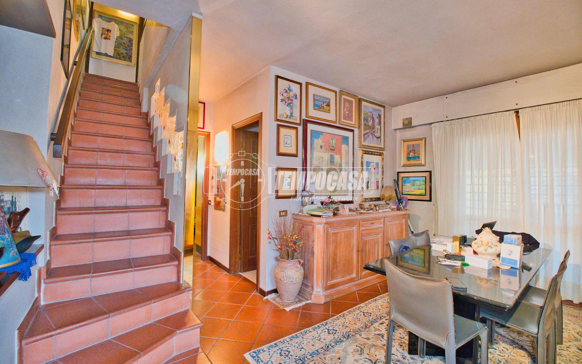 Villa a schiera, Vercelli
