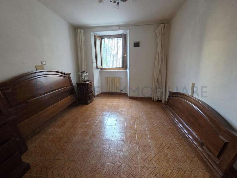 Porzione di casa in Via San Martino, Massa