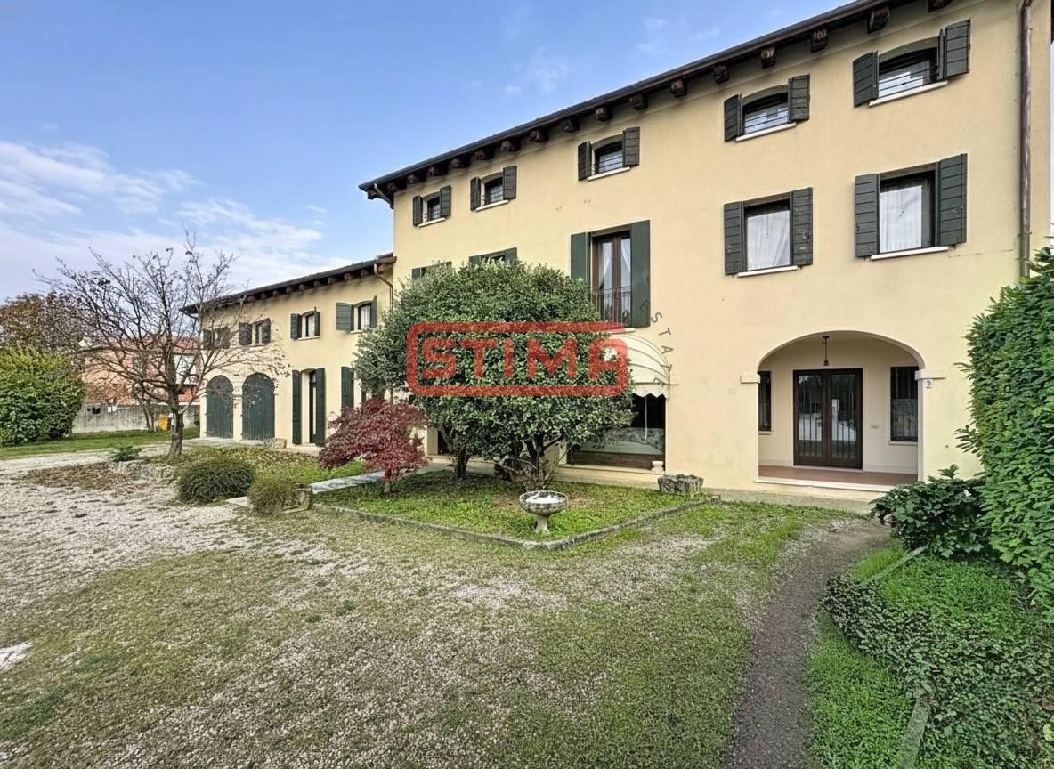 Rustico, Paese