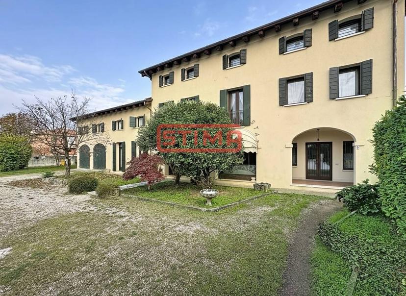 Rustico, Paese