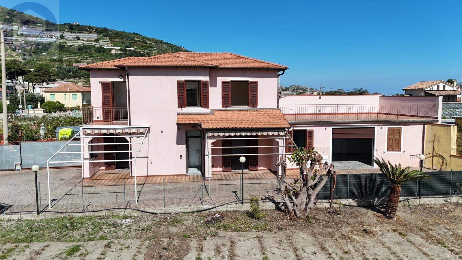 Casa indipendente in Strada Vicinale Prati Ovest Snc, Riva Ligure